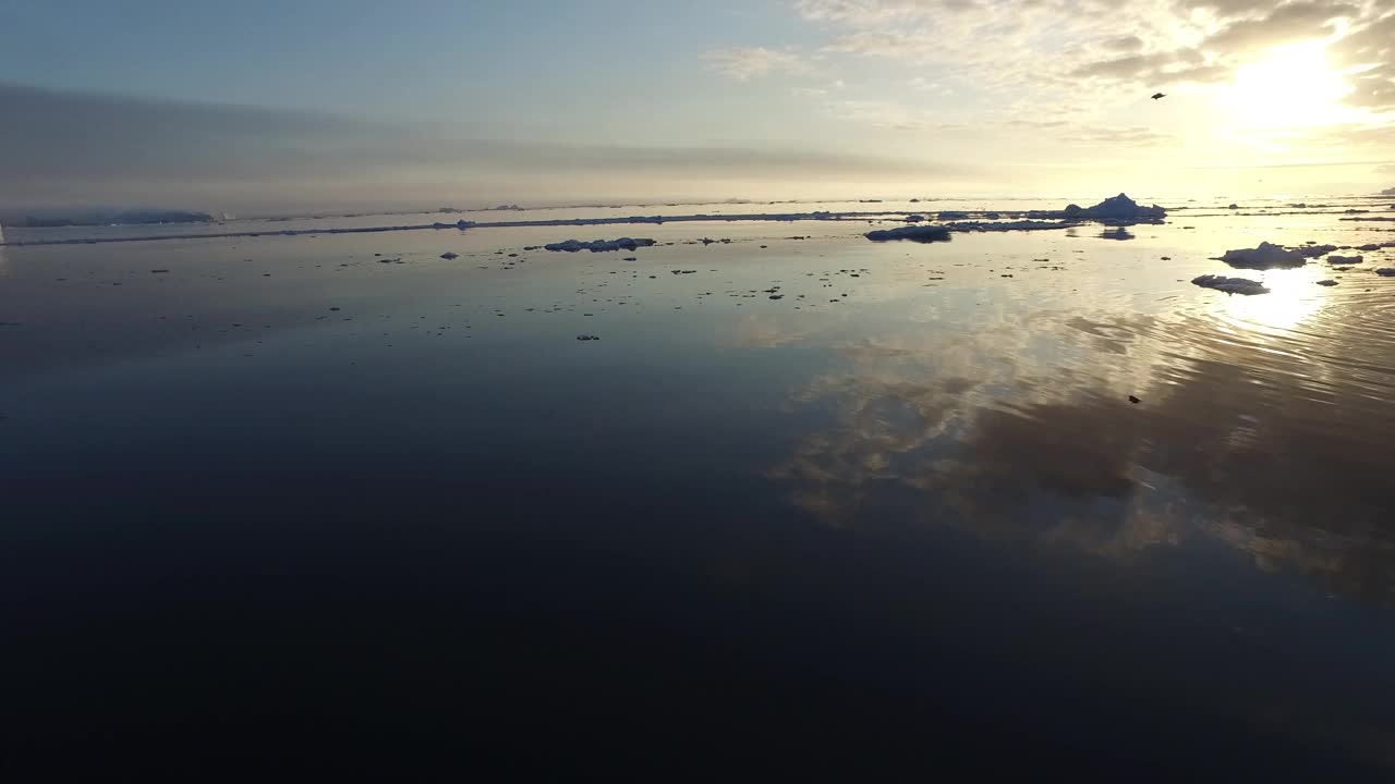 格陵兰岛伊卢利萨特冰峡湾的北极冰川视频素材