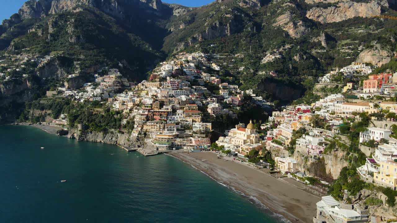 波西塔诺是意大利南部著名的旅游目的地，位于风景秀丽的阿马尔菲海岸视频素材