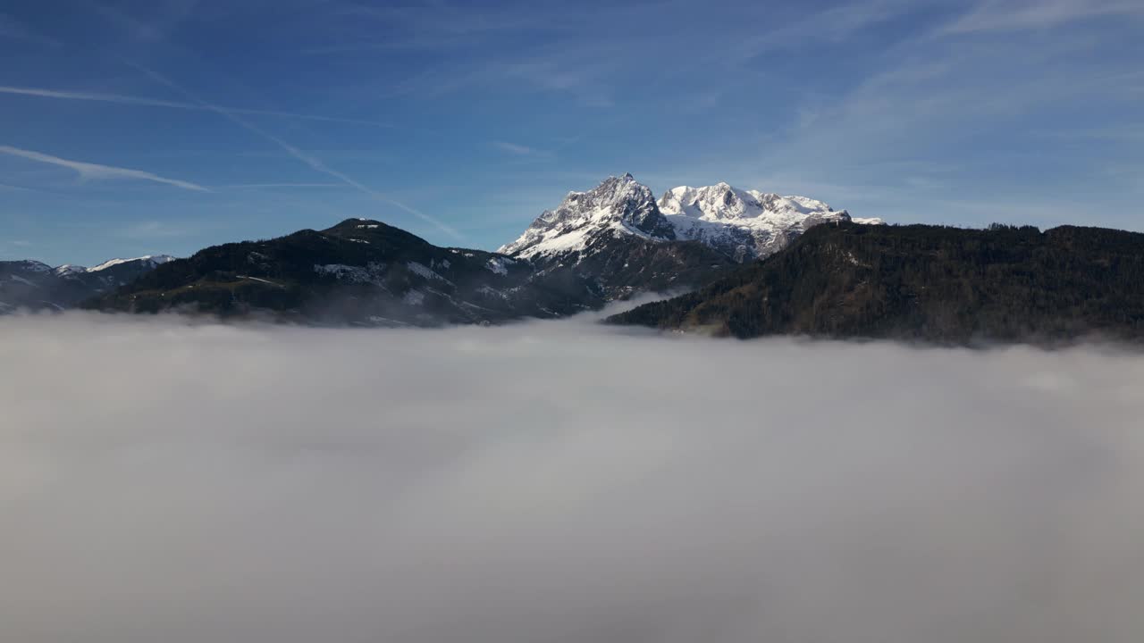 云霄之上——奥地利阿尔卑斯山脉壮观的全景全景视频下载