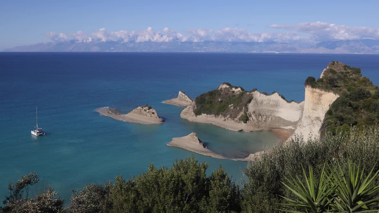 德拉提斯角，Akra Drastic的美丽风景，Peroulades村，科孚岛，希腊，绿松石色的海水和海滩，Kerkyra，爱奥尼亚群岛，夏日阳光明媚视频素材