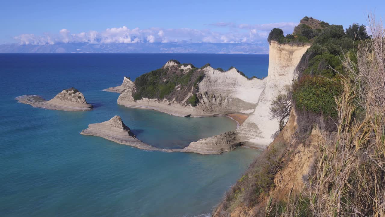 德拉提斯角，Akra Drastic的美丽风景，Peroulades村，科孚岛，希腊，绿松石色的海水和海滩，Kerkyra，爱奥尼亚群岛，夏日阳光明媚视频素材