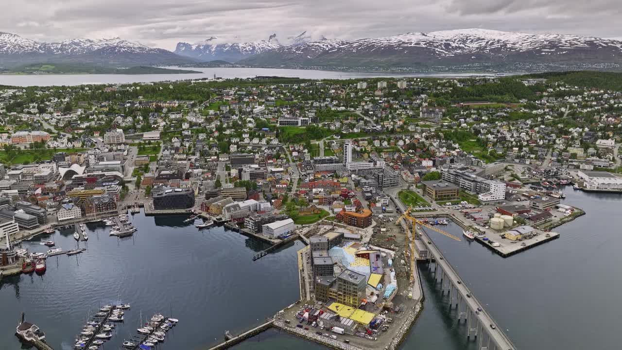 Tromsø Norway Aerial v2 panoramic view capturing downtown cityscape, panning towards reinen and gammelgården suburbs across tromsøysundet strait at daytime - Shot with Mavic 3 Cine - June 2022视频素材