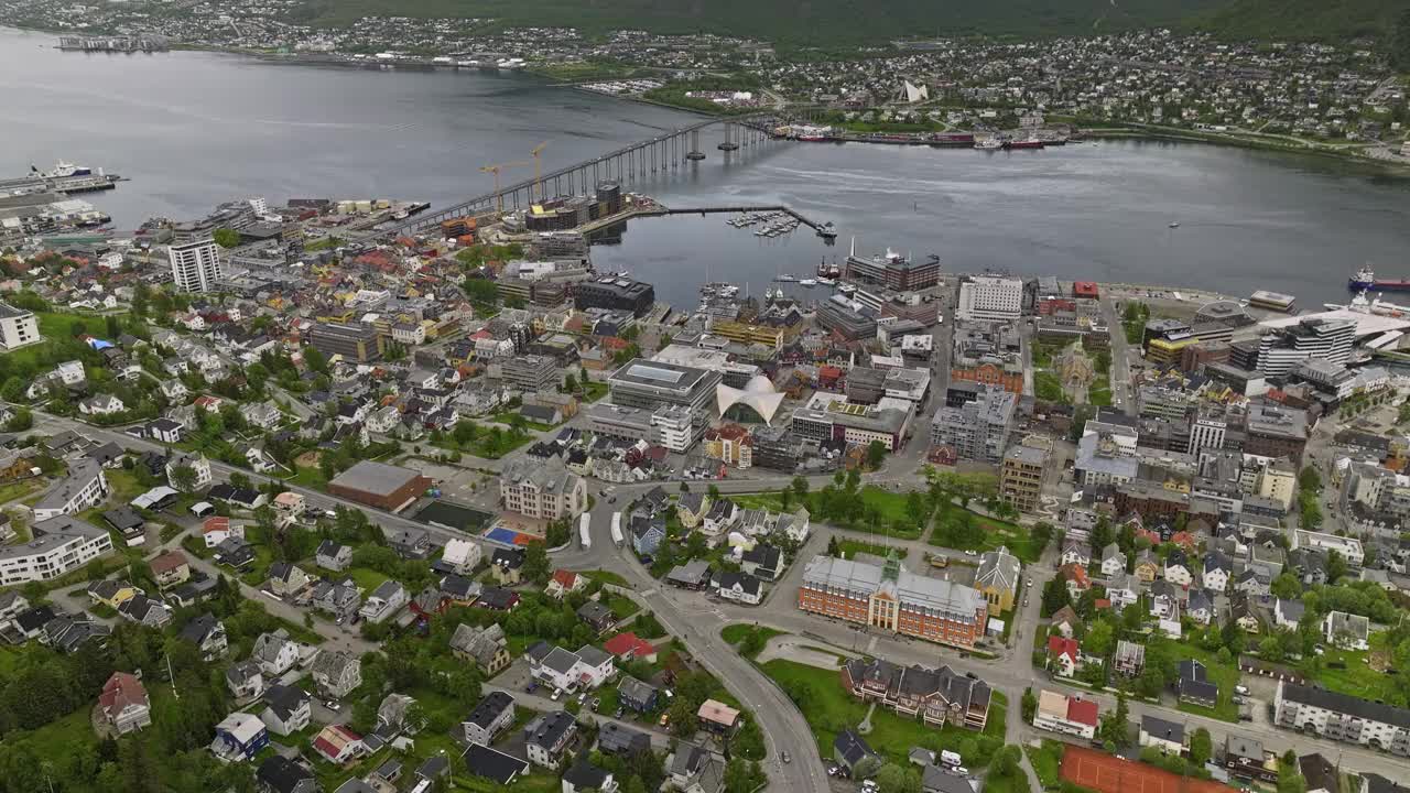 Tromsø Norway Aerial v10 birds eye view panning across tromsøya island from tromsøysundet strait towards international airport capturing residential neighborhoods - Shot with Mavic 3 Cine - June 2022视频素材