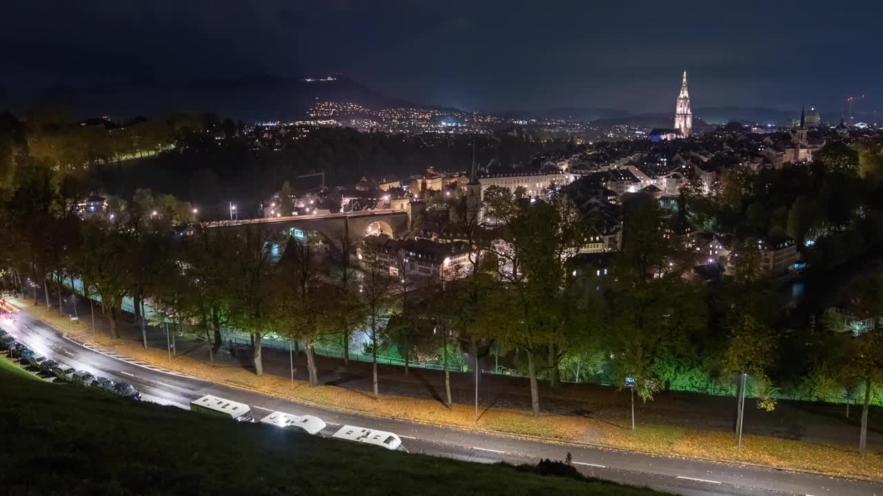 伯尔尼城市景观在夜间的时间流逝视频素材