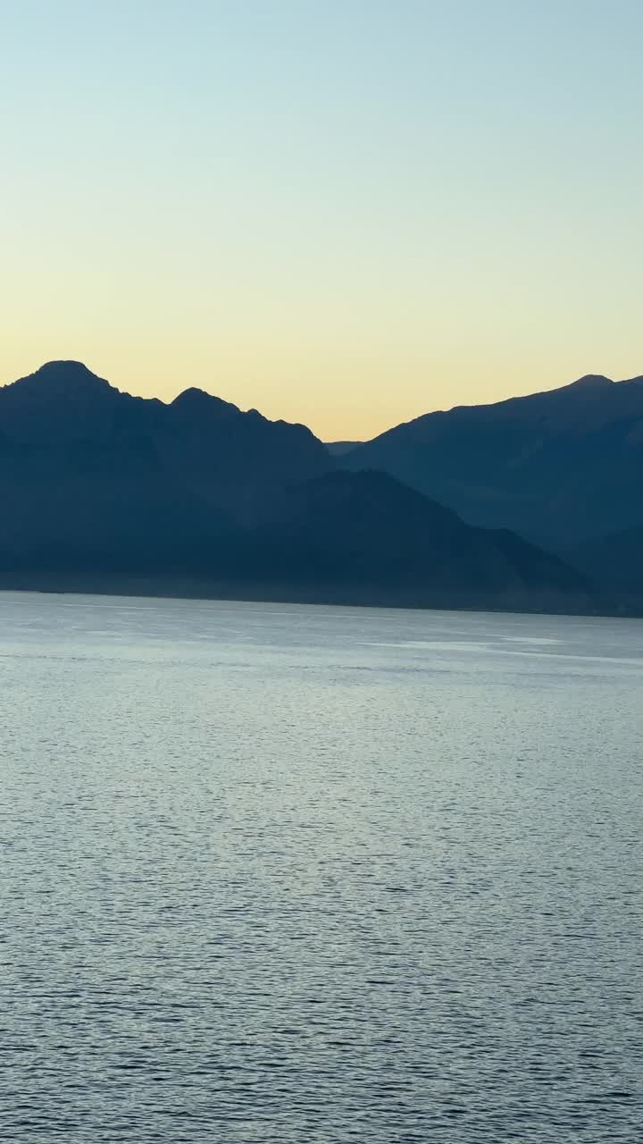 日落时独特的自然风光和海景。视频素材