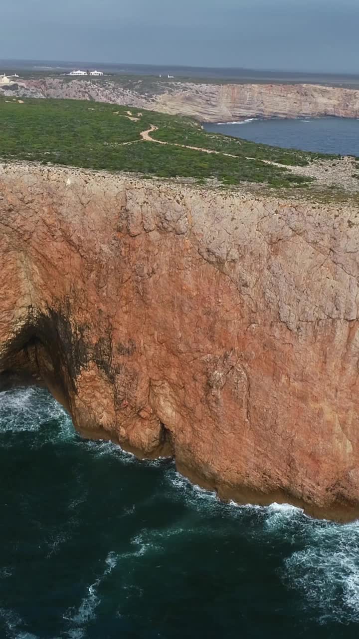 葡萄牙大西洋沿岸岩石的航拍图视频素材