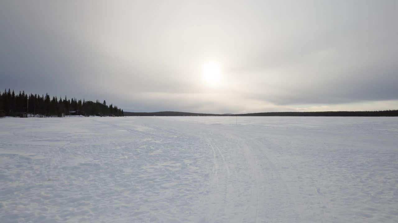 Alttajärvi冬天的湖，瑞典拉普兰视频素材