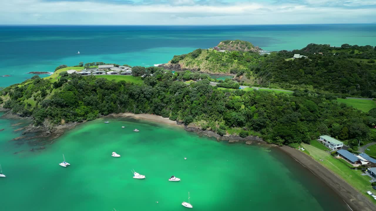 鸟瞰新西兰海岸线视频素材