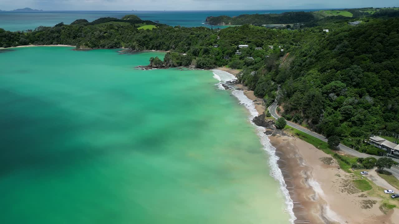 鸟瞰新西兰海岸线视频素材