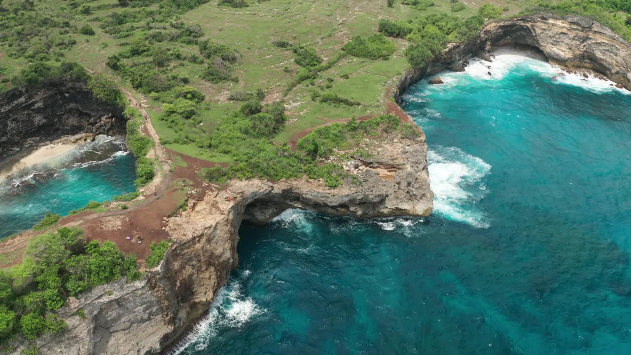 巴厘岛破碎海滩的航拍视频素材