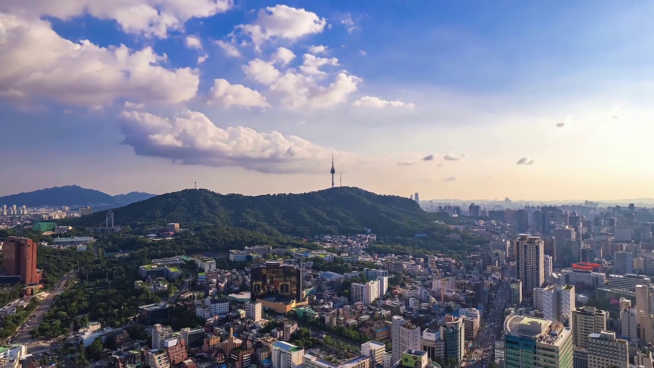 韩国首尔钟路区南山塔附近的道路风景视频素材