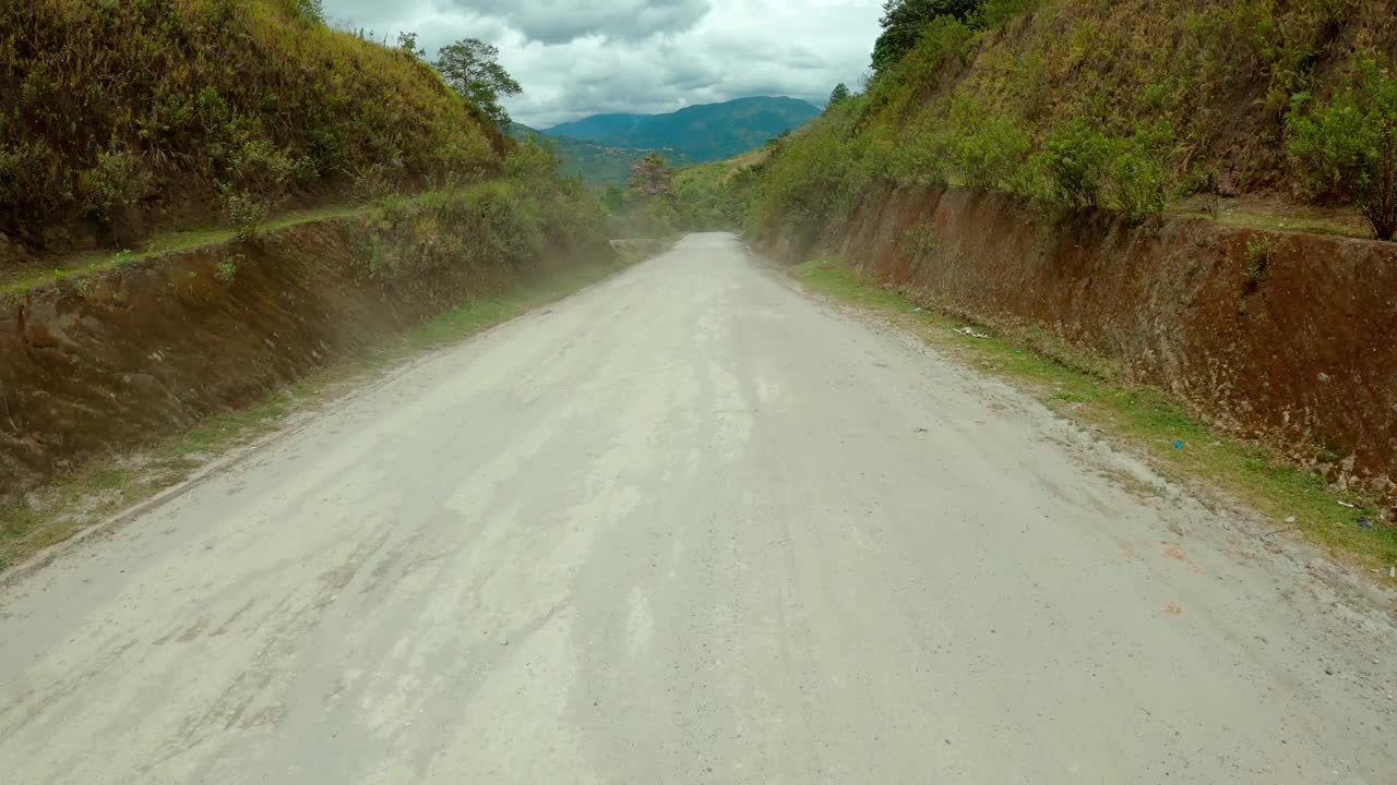 在南美山区开车旅行视频素材