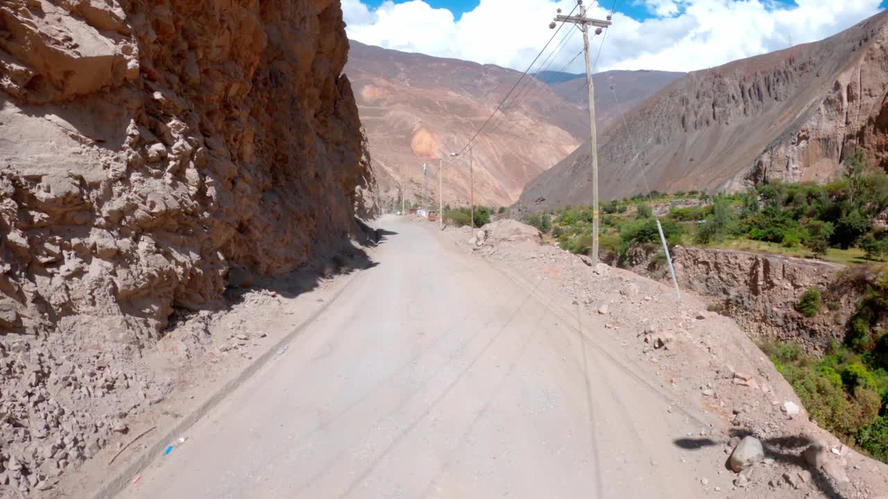 在南美山区开车旅行视频素材