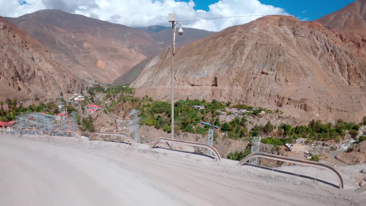 在南美山区开车旅行视频素材