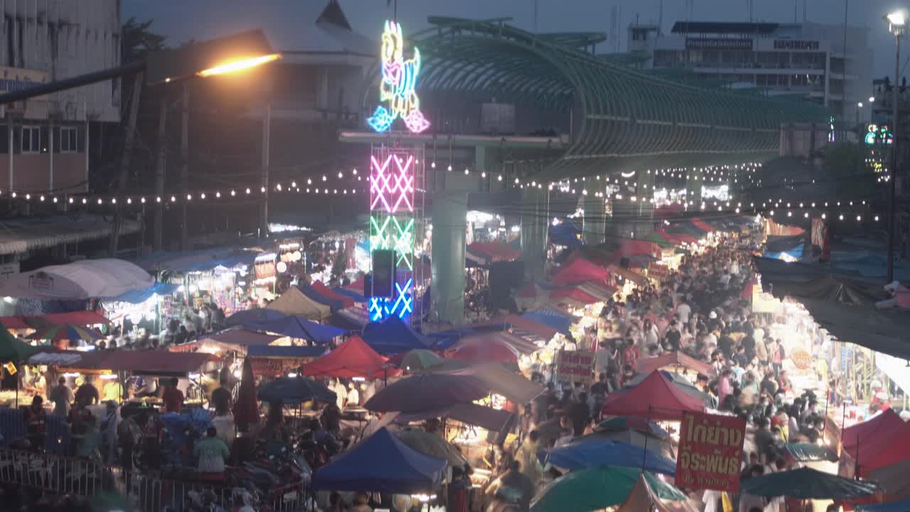 时间流逝的购物街市场节日在夜间，曼谷，泰国。视频素材