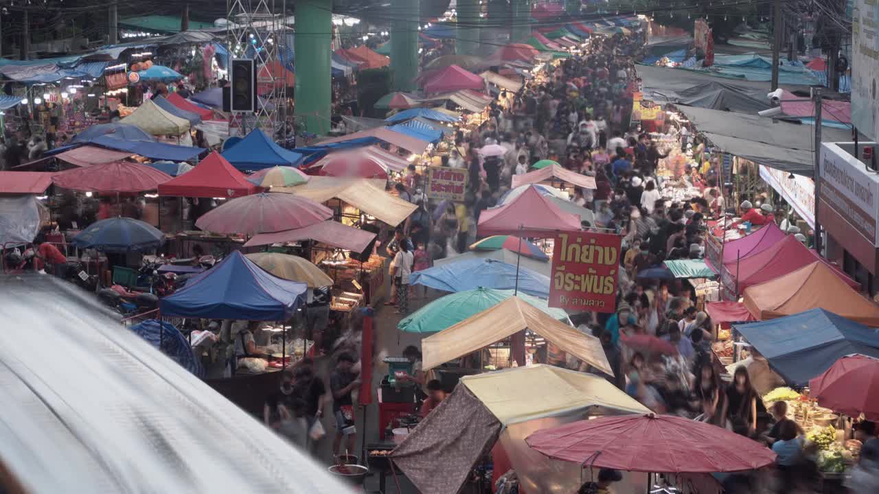 时间流逝的购物街市场节日在夜间，曼谷，泰国。视频素材