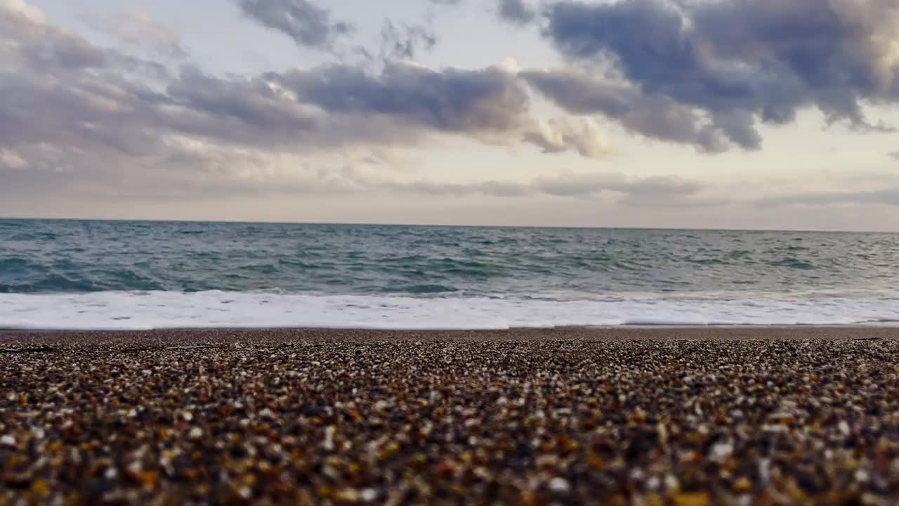 日落时的海浪视频素材