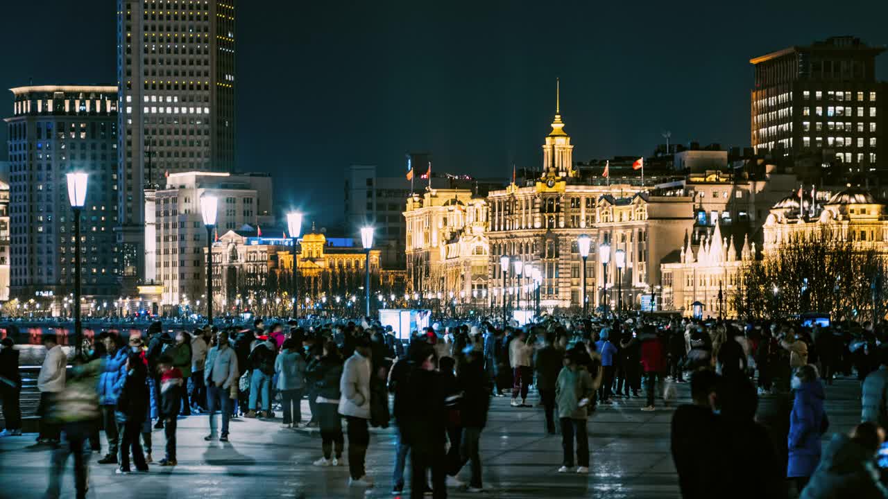 上海外滩美丽的夜景和人群视频素材