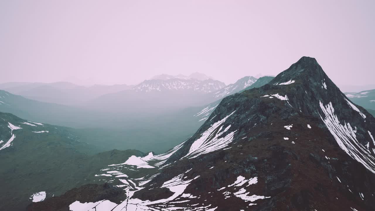 高加索山脉的山峰和皑皑白雪的壮丽景色视频素材