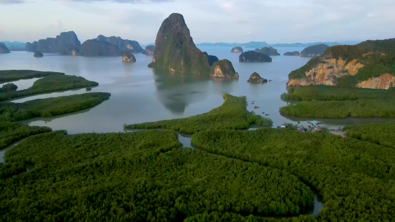 泰国攀加湾Sametnangshe的无人机鸟瞰图视频素材