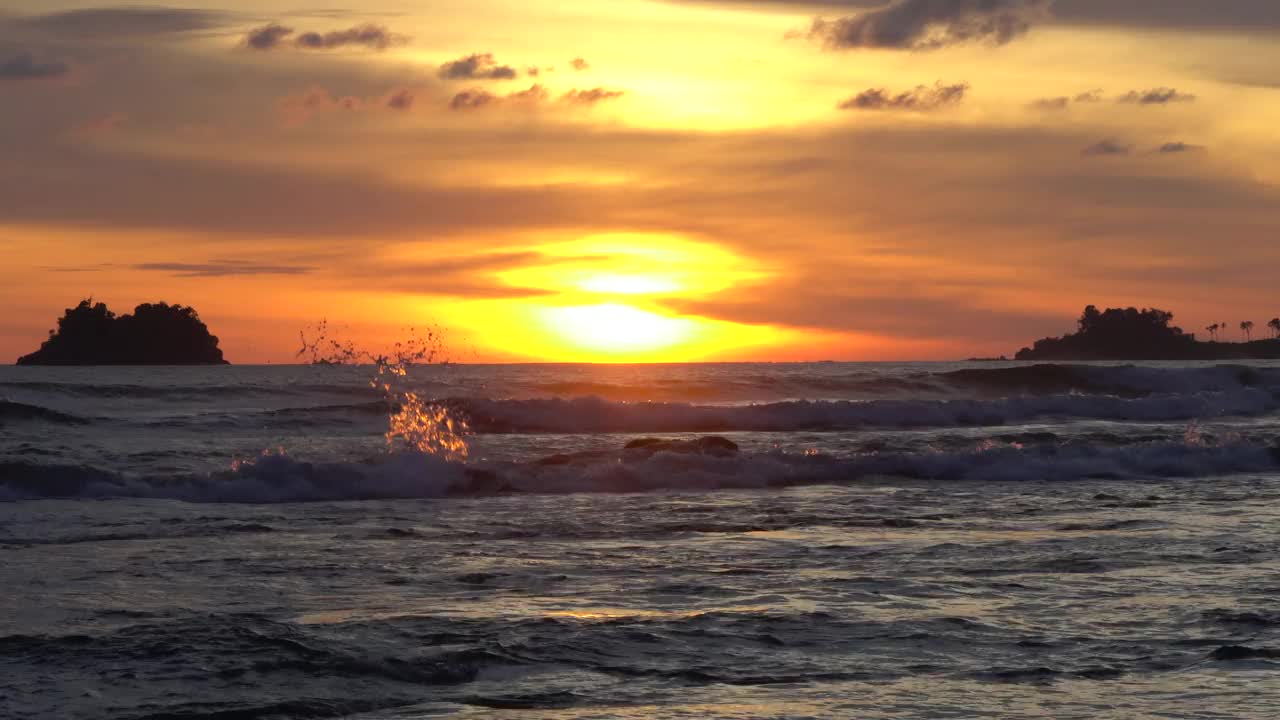 海滩上的日落视频素材