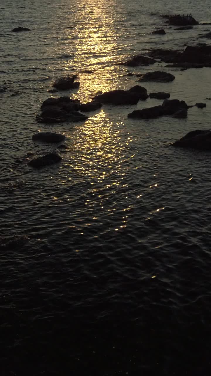 海面上的夕阳。视频下载