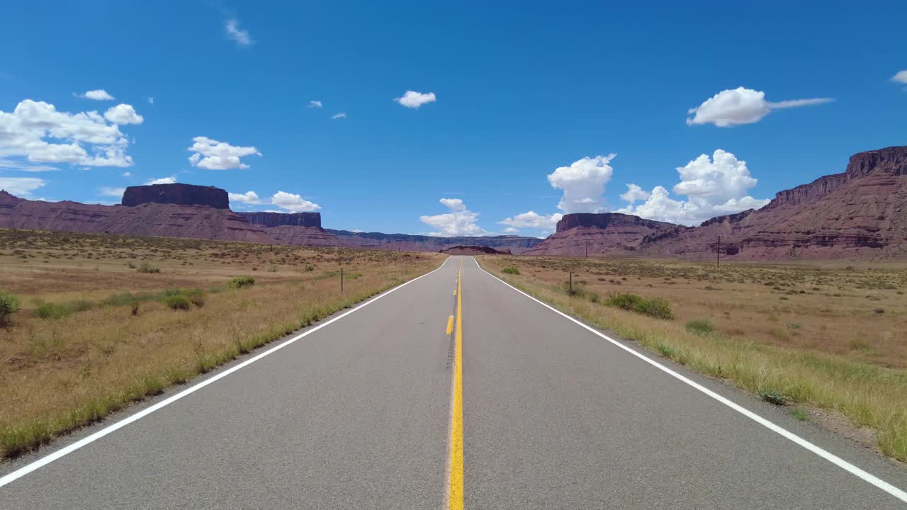 犹他州的乡村公路上没有车视频素材