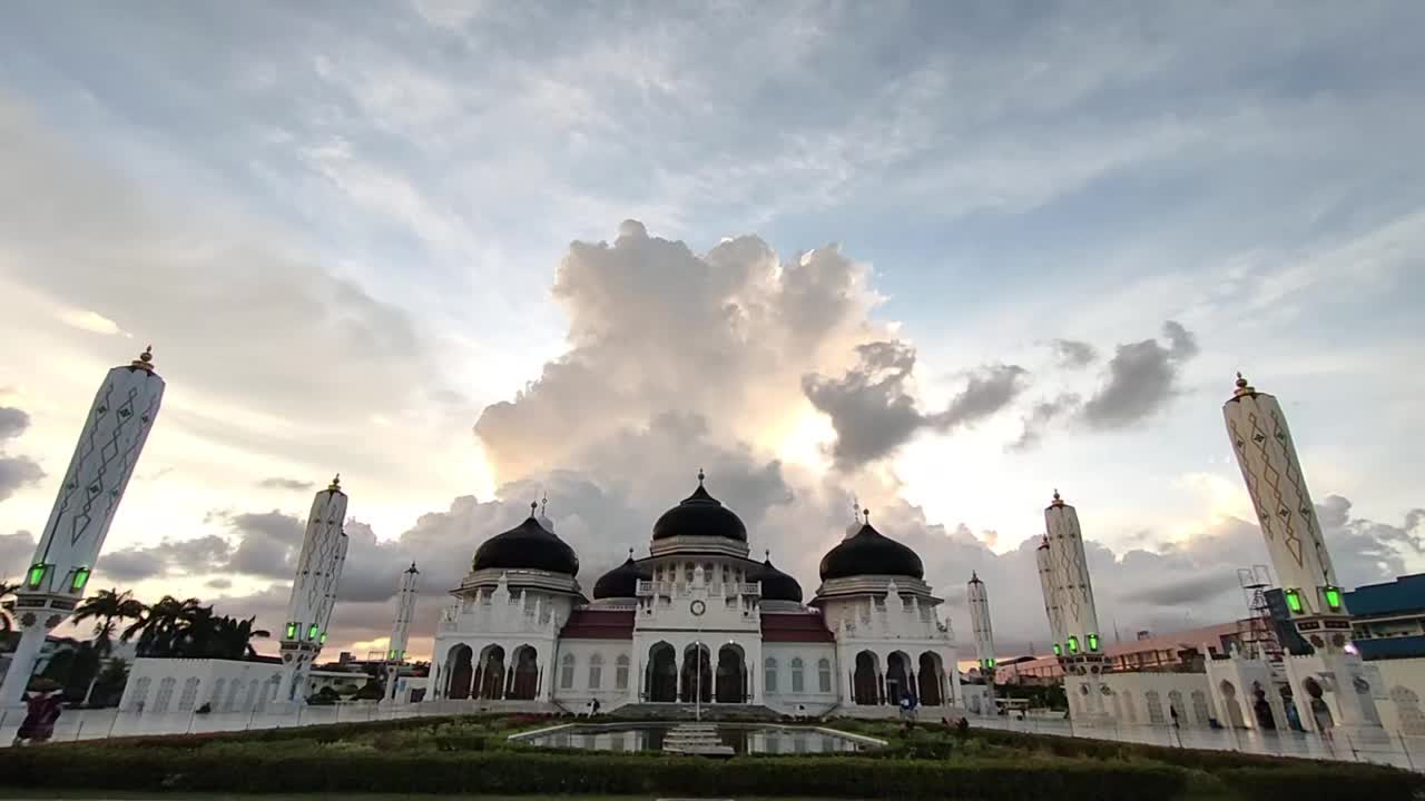 拜图拉赫曼大清真寺的壮丽景色视频素材