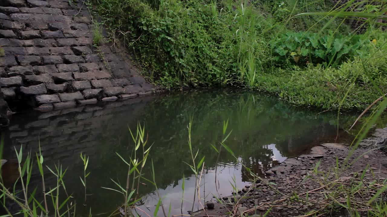 大坝里有积水视频素材