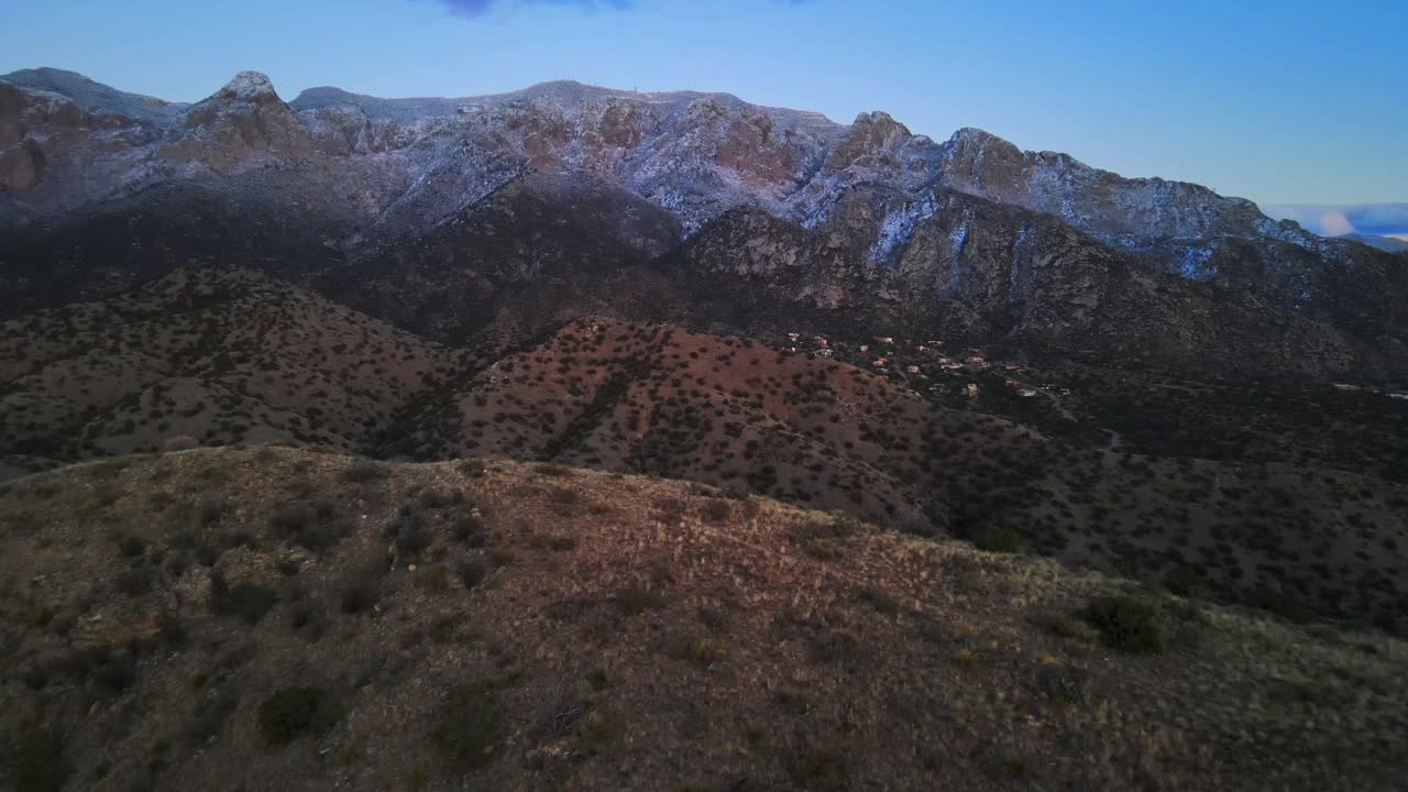 雄伟的高山冬日自然日落视频素材