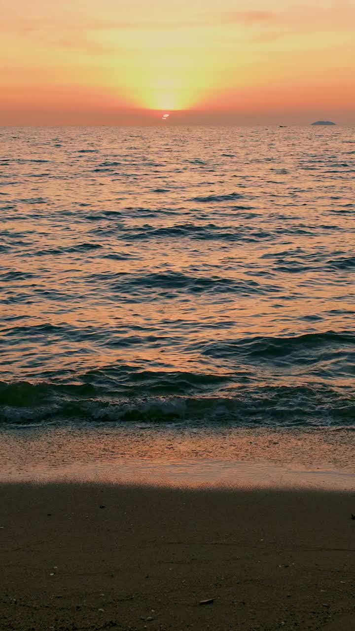 泰国芭提雅海滩上的日落视频素材