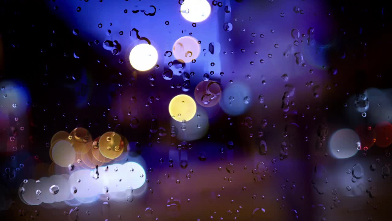 暴雨中雨水顺着窗户流下视频素材