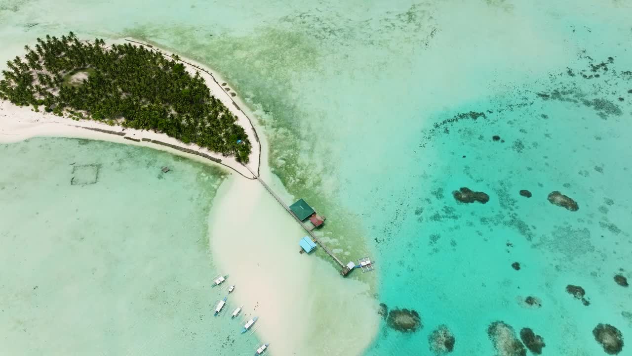 有海滩的热带岛屿。视频素材