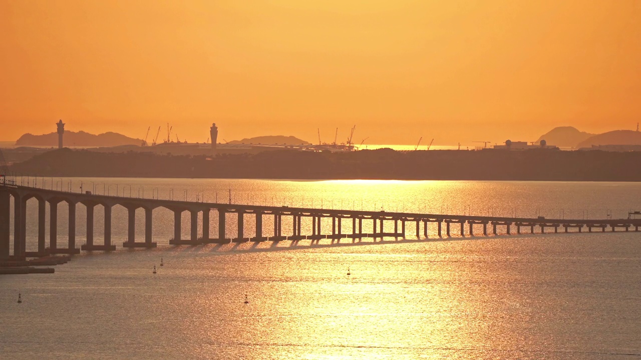 日落-松岛国际商务区，incheondaygo大桥，黄海和高速公路/延寿区，仁川，韩国视频素材