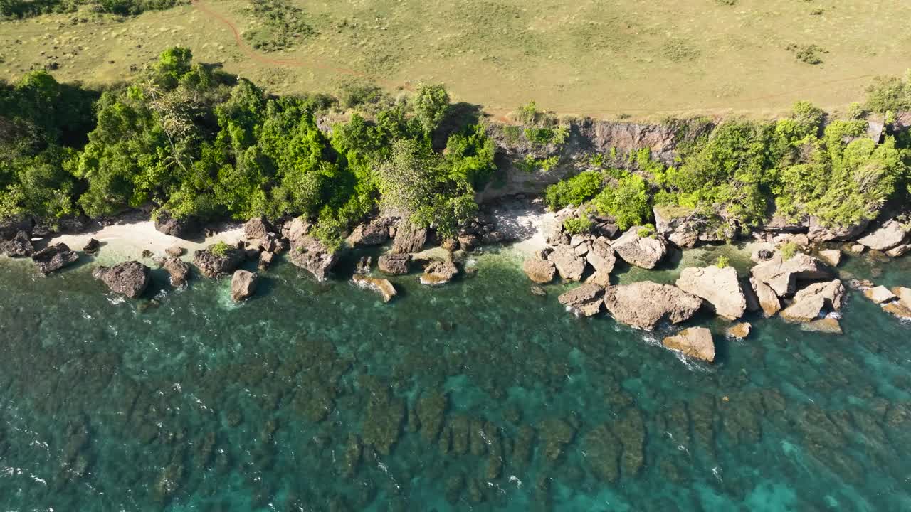 海岸和蓝色的大海。菲律宾。视频素材