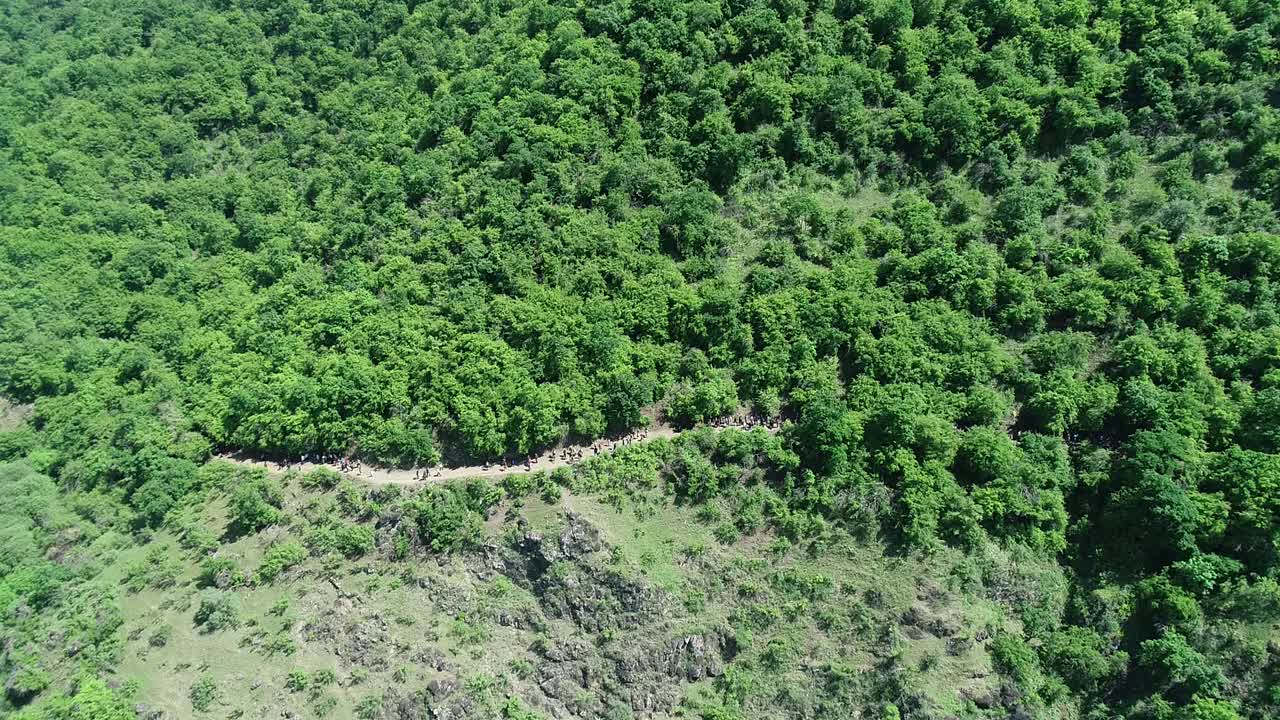 德国教堂在山腰的鸟瞰图-阿塞拜疆视频素材