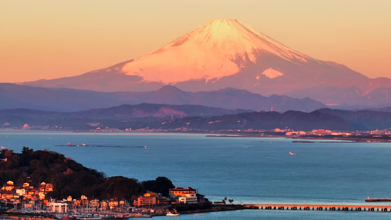 富士山和江岛的晨景视频素材