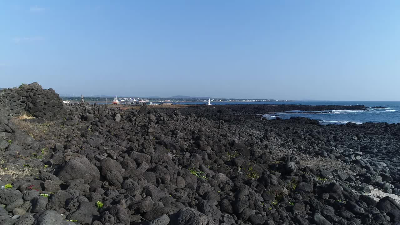 自然风光-大海，石墙和灯塔/济州岛，韩国视频素材