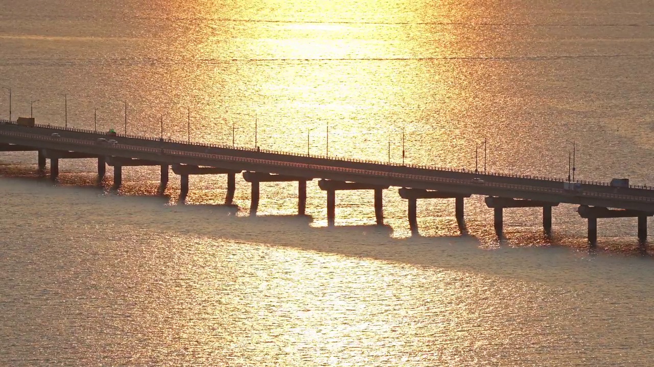 日落-松岛国际商务区，incheondaygo大桥，黄海和高速公路/延寿区，仁川，韩国视频素材