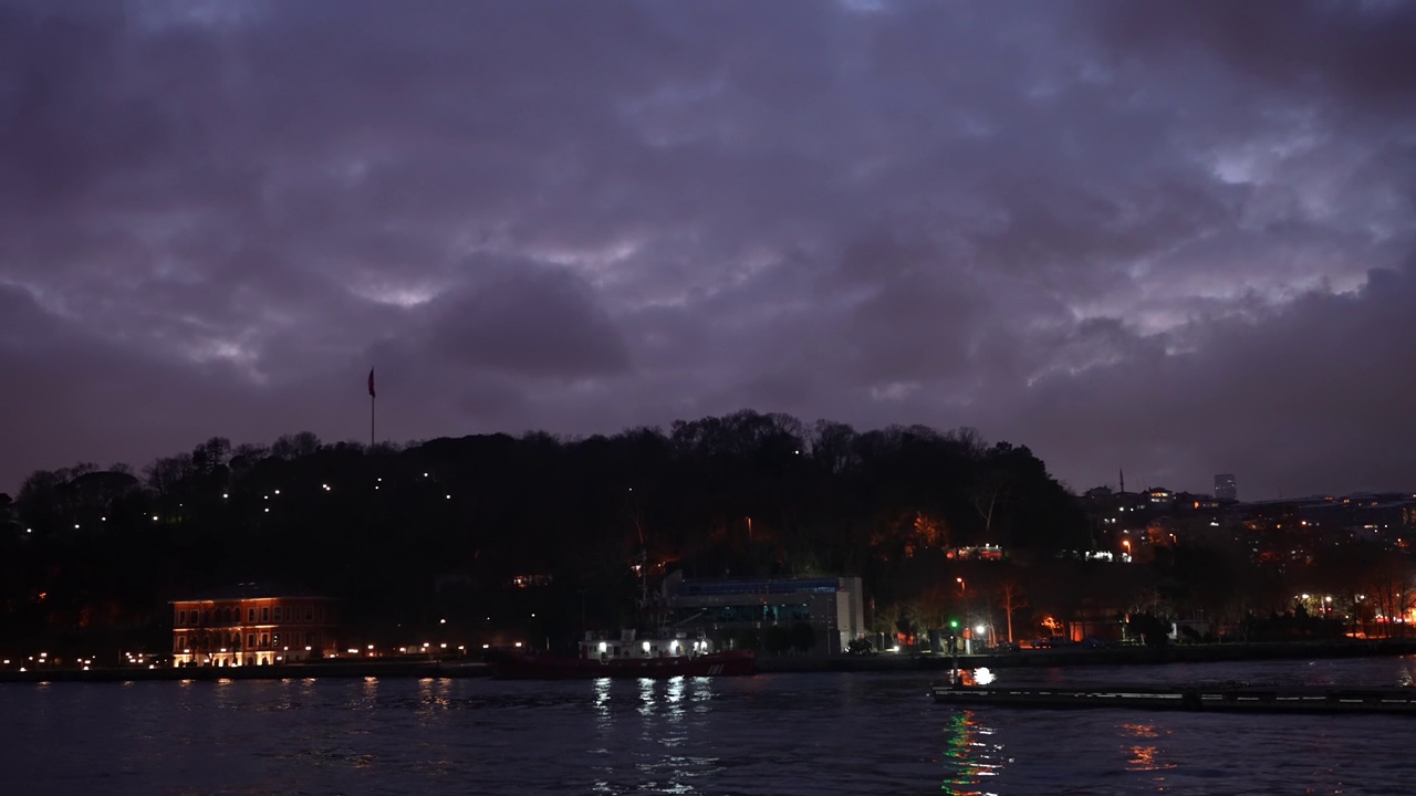 博斯普鲁斯的夜景视频素材