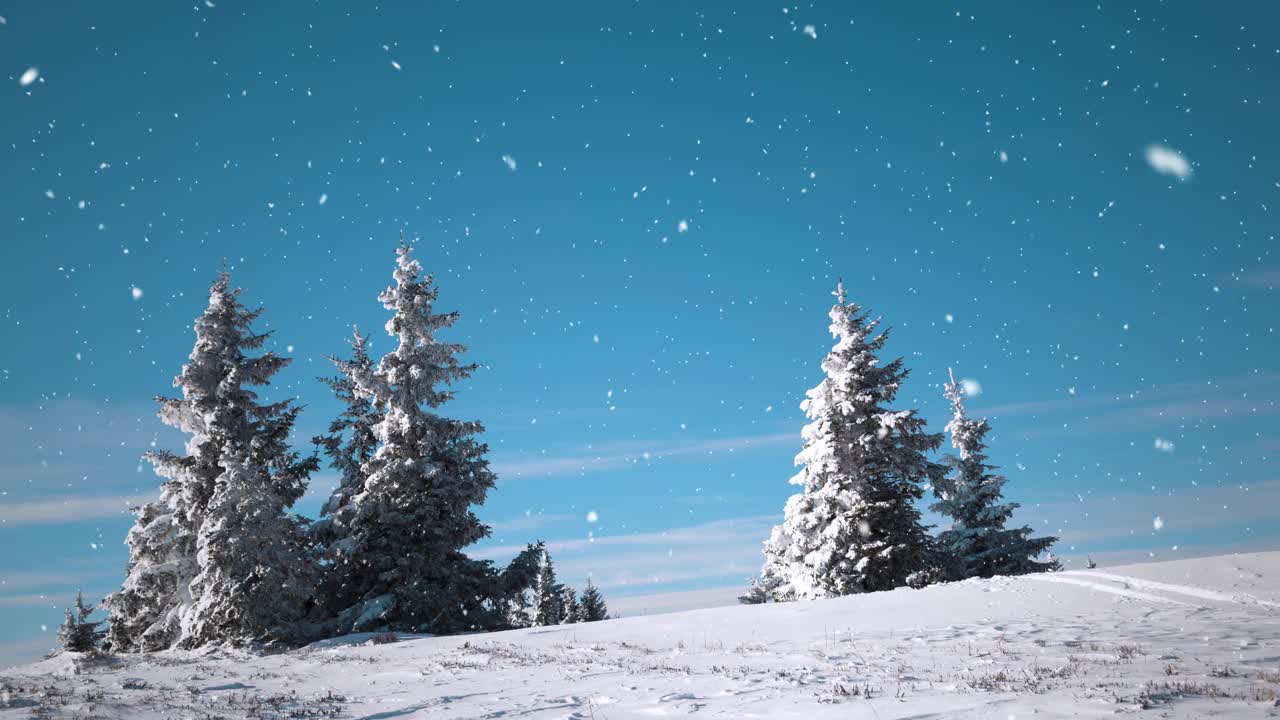 大雪期间阳光明媚的山顶景观。视频素材