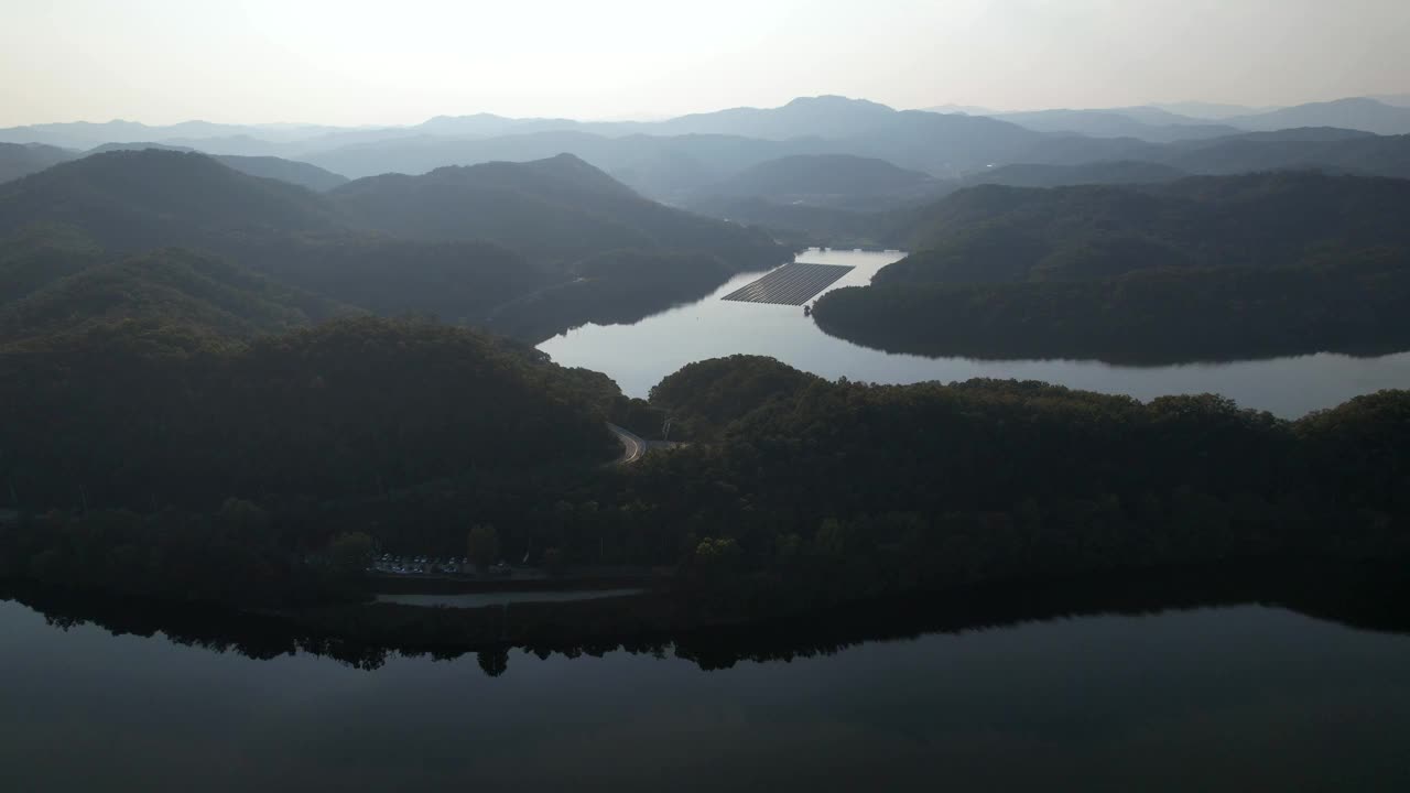 韩国忠清北道镇川郡Chopyeong水库的风景视频素材