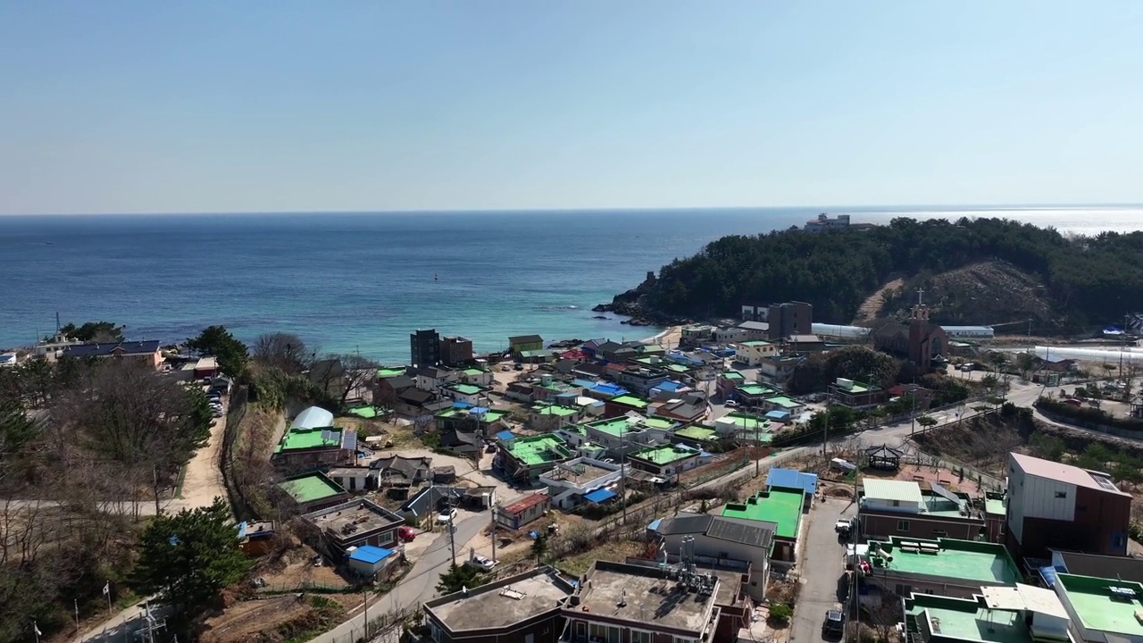 韩国江原道加津郡/高城郡的海边村庄视频素材