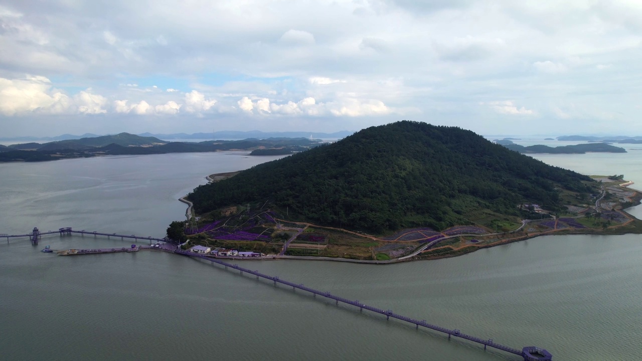 韩国全罗南道新安郡，白枝岛、紫桥和紫岛村庄风景视频素材