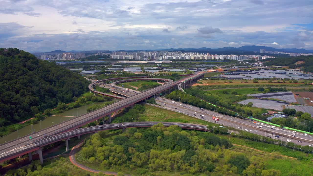 韩国京畿道高阳市首尔高阳大德生态公园(汉江)、方花大桥、文路路口、查玉路路、80号国道、文路路口视频素材