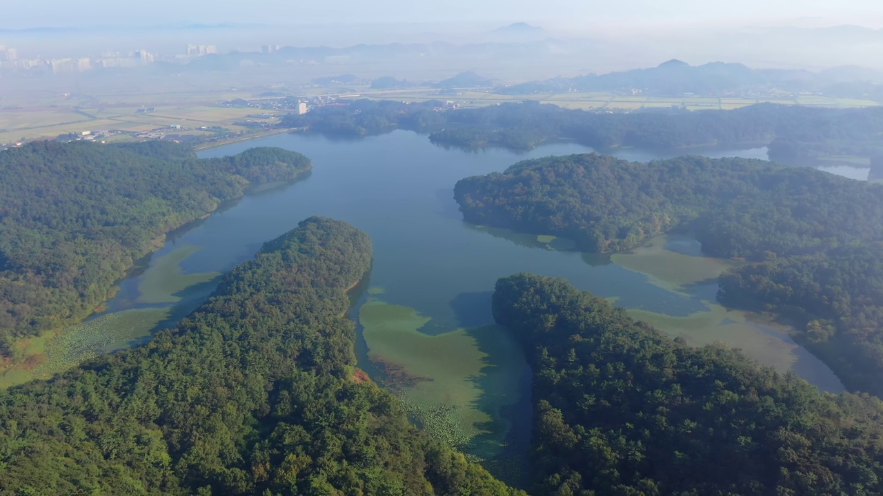 南韩的Gunsanhosu Lake / gunsansi, jeollabuks -do视频素材