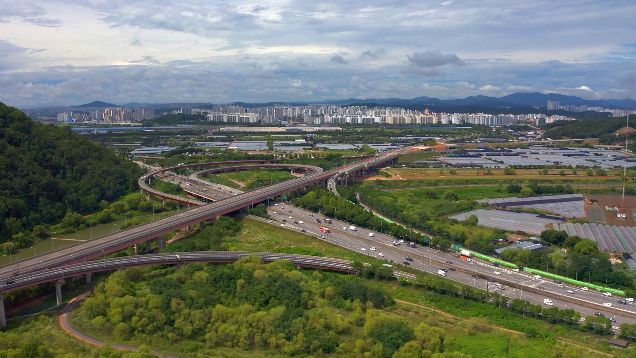 汉江、方花大桥、文路路口、查玉路、国道79号、文路路口高阳大德生态公园/首尔，京畿道高阳市视频素材