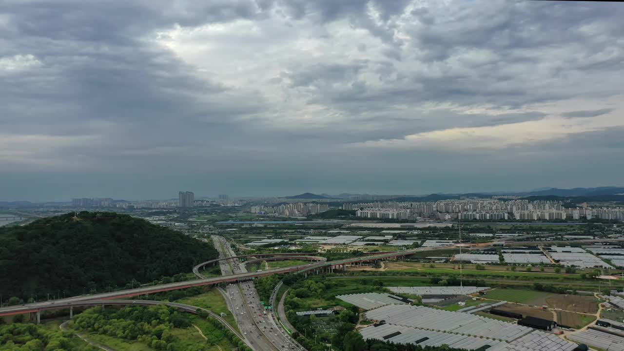 韩国京畿道高阳市首尔汉江、方花大桥和文路路口视频素材