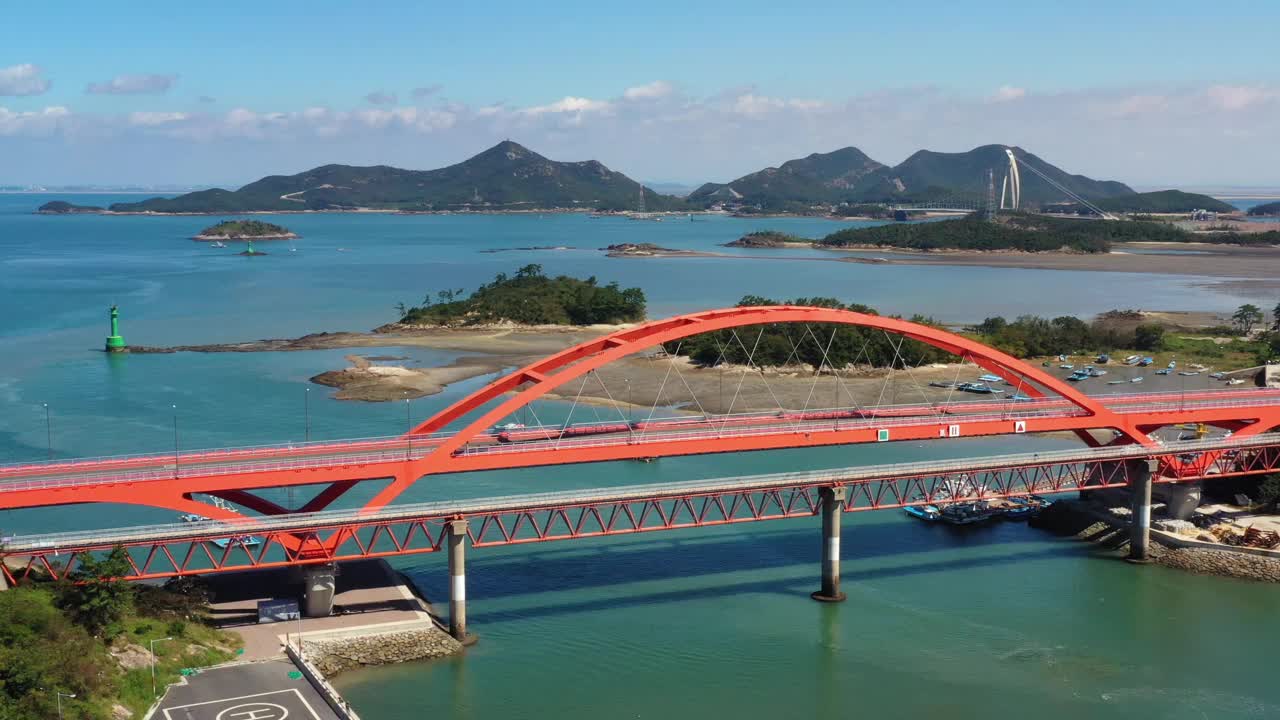 韩国全北郡山市善游桥、善游岛和大海的风景视频素材