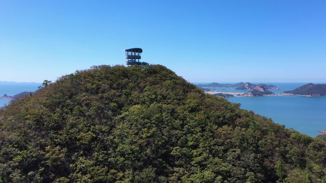 韩国全北郡山市大岳山、高郡山桥、大海和文余岛的风景视频素材